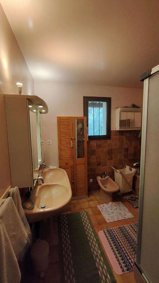 Chambre Dans Villa Le Chaffaut-Saint-Jurson Exterior foto